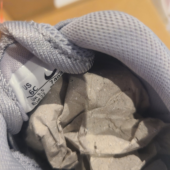 Nike Roshe ONE toddler size 6 - Picture 2 of 5